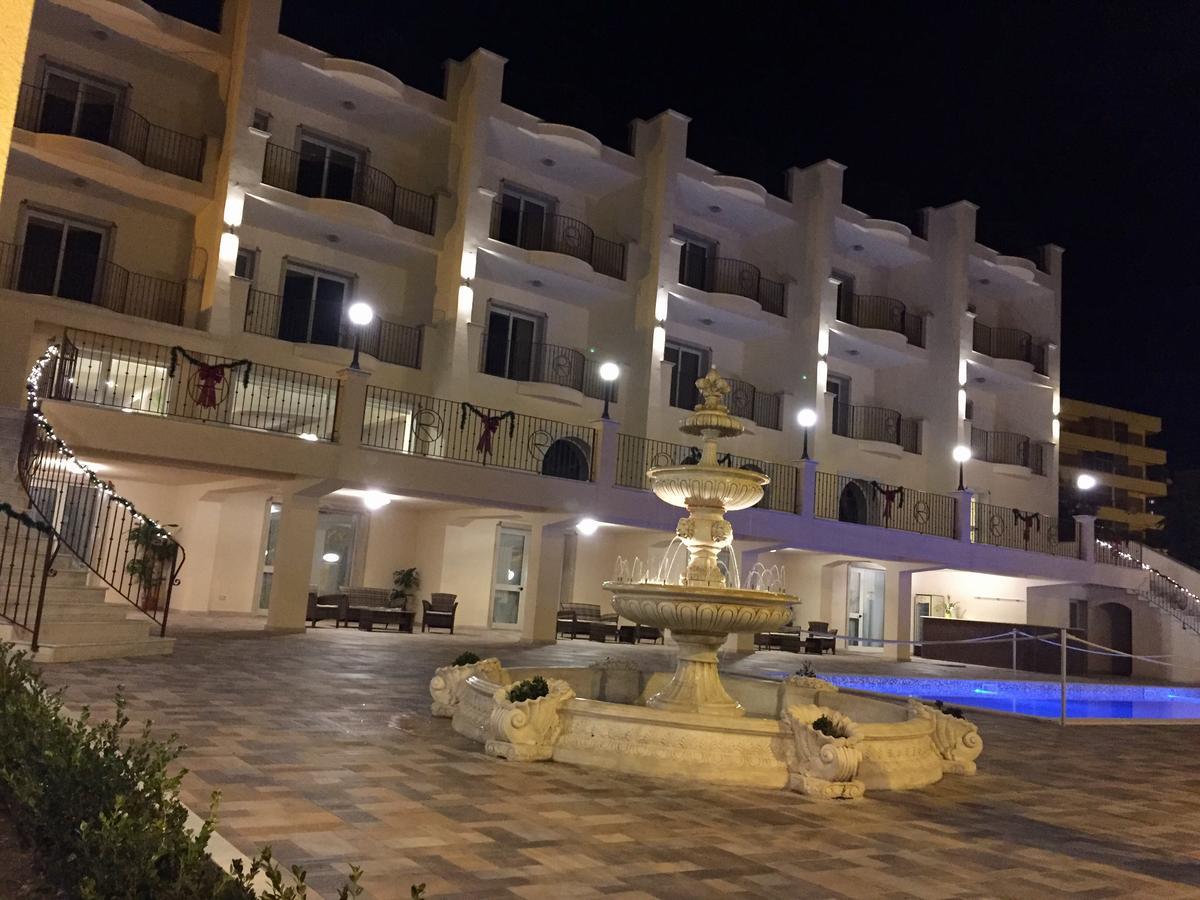 Hotel Riviera Palace ปอร์โต เอมเปโดเกล ภายนอก รูปภาพ