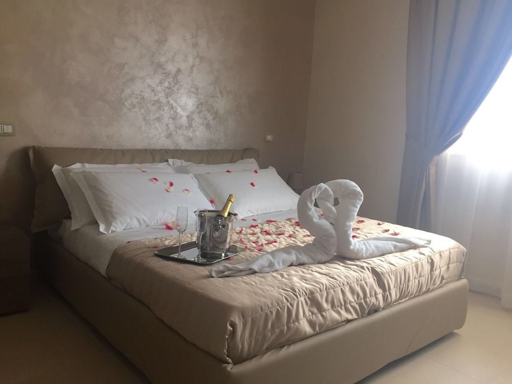 Hotel Riviera Palace ปอร์โต เอมเปโดเกล ภายนอก รูปภาพ