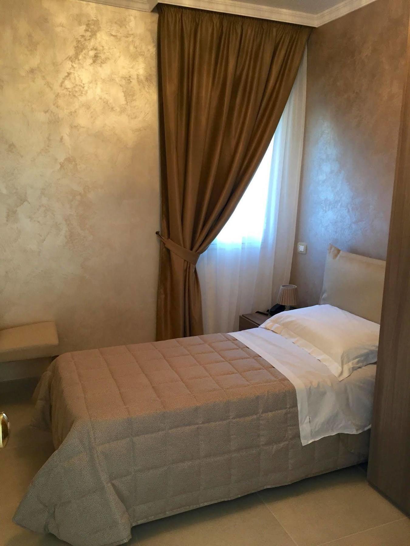 Hotel Riviera Palace ปอร์โต เอมเปโดเกล ภายนอก รูปภาพ