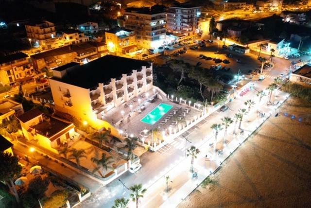 Hotel Riviera Palace ปอร์โต เอมเปโดเกล ภายนอก รูปภาพ